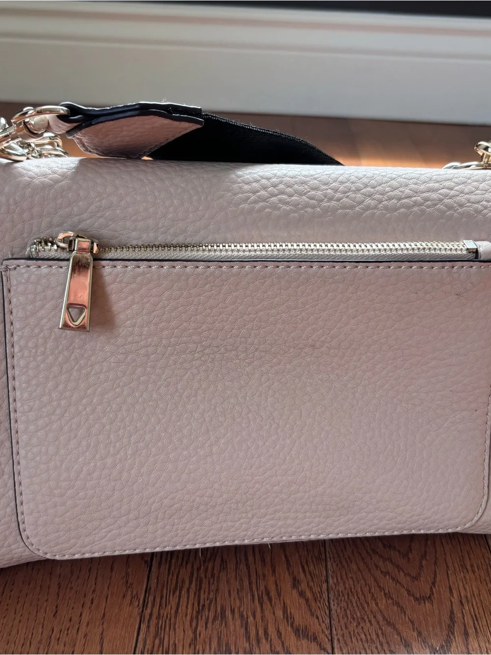 Guess light pink Pebbled Leather Shoulder Bag with adjustable Patterned Strap - Picture 7 of 14